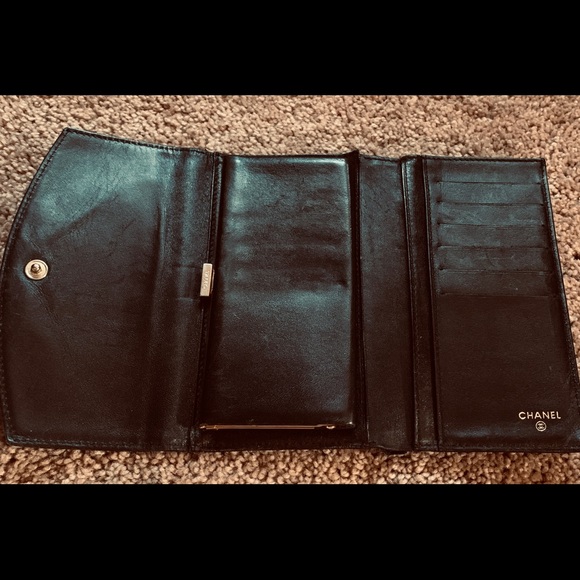 Coco Chanel black caviar leather vintage wallet. - Picture 4 of 7